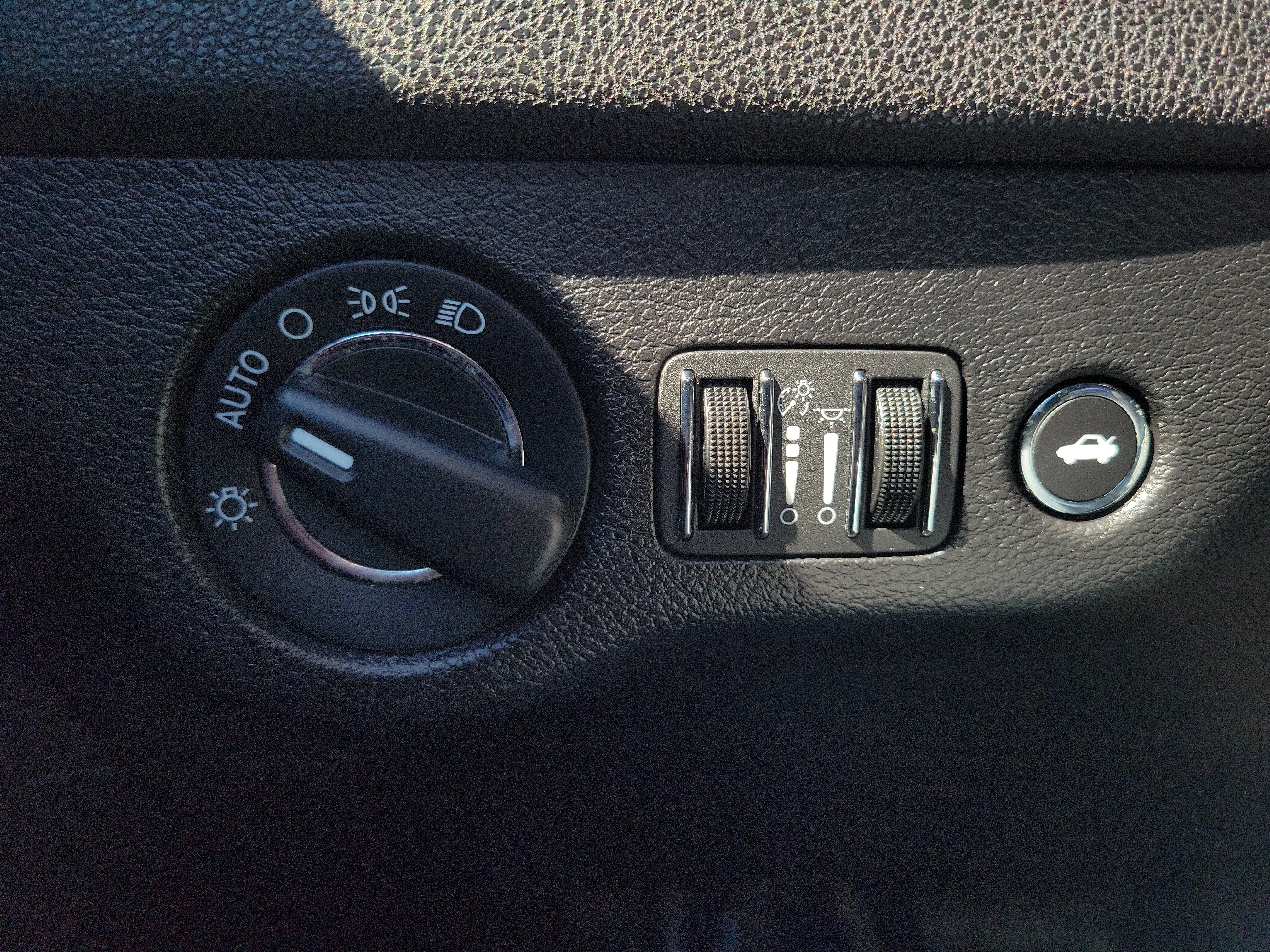 Used 2019 Chrysler 300 Touring RWD image 30