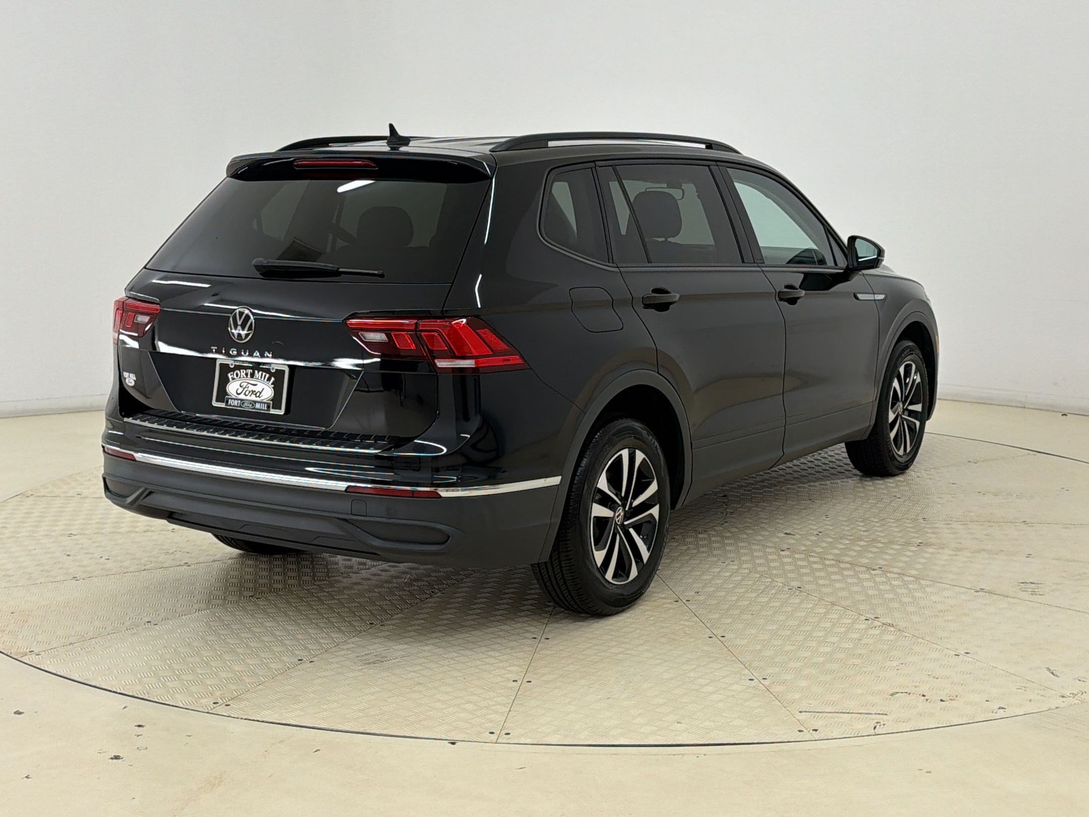 Used 2023 Volkswagen Tiguan S FWD image 9
