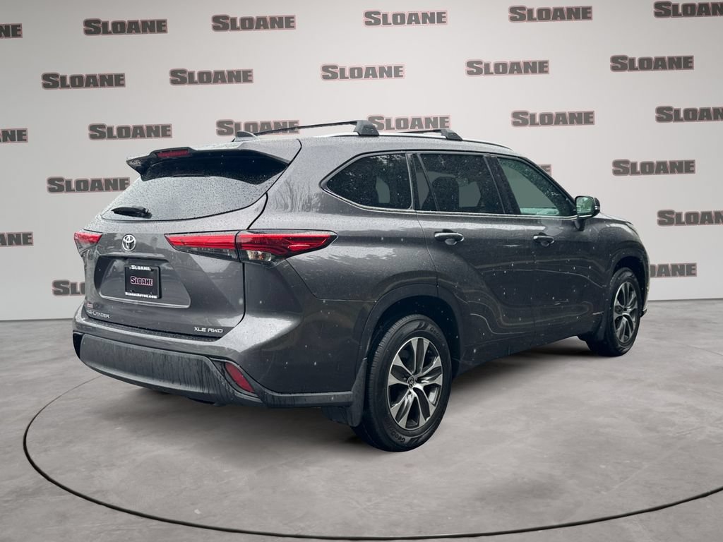 Used 2021 Toyota Highlander XLE AWD/4WD image 5