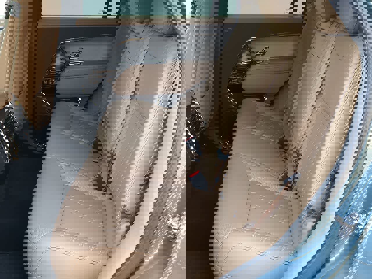 Used 2025 Land Rover Range Rover Sport SE image 19