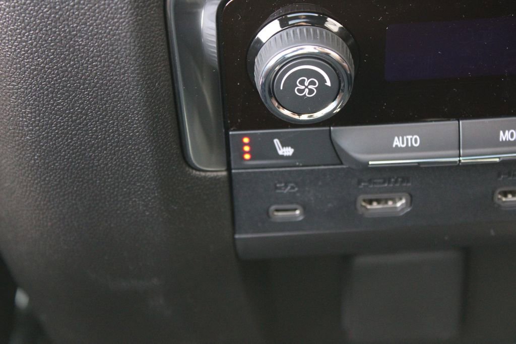 New 2026 Chevrolet Suburban High Country AWD/4WD image 30