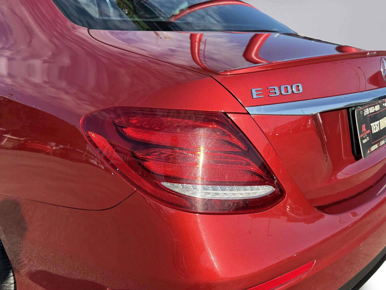 Used 2018 Mercedes-Benz E 300 4MATIC image 13