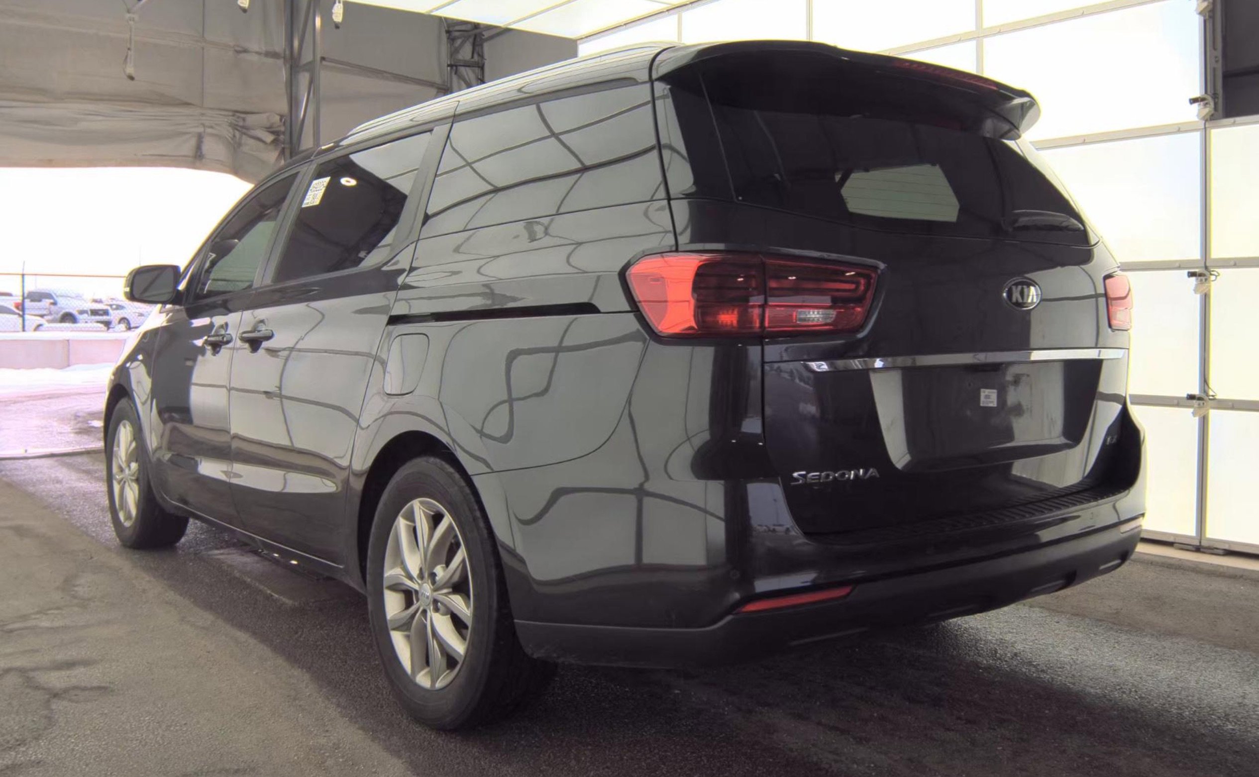 Used 2019 Kia Sedona EX image 5