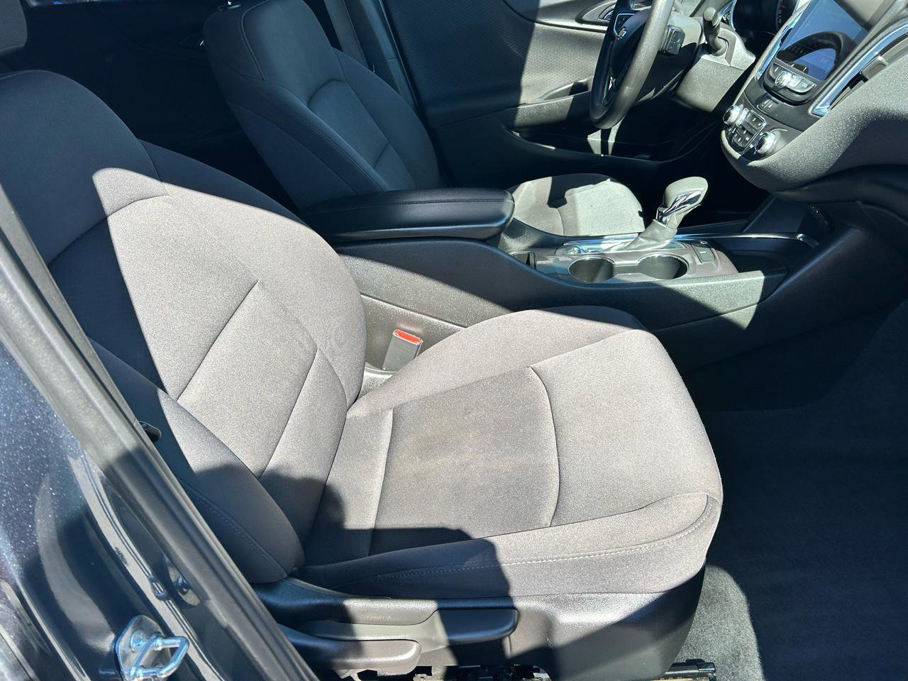 Used 2021 Chevrolet Malibu LT image 10