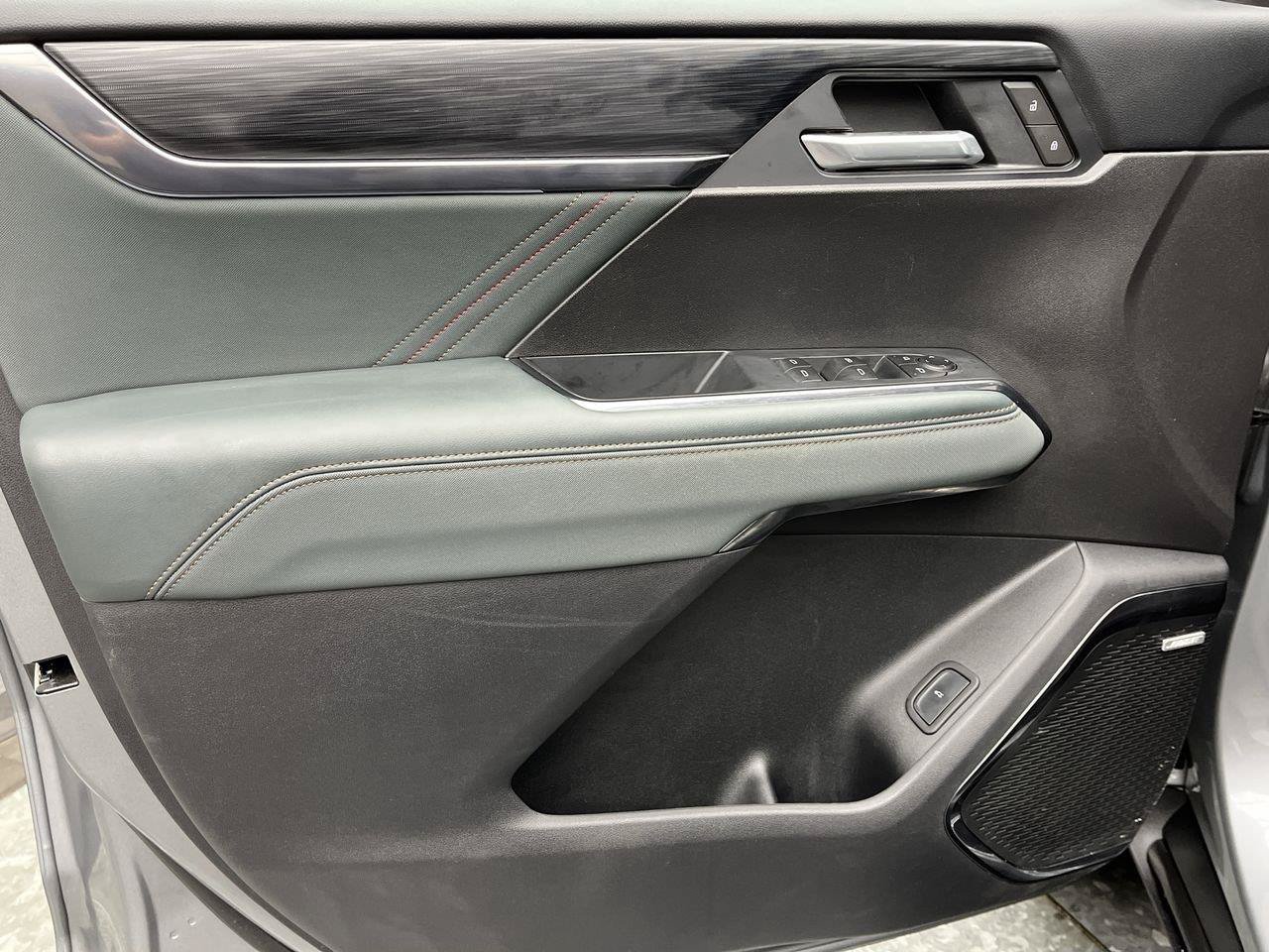 Certified 2025 GMC Acadia AT4 w/ LPO, Floor Liner Package AWD/4WD image 7