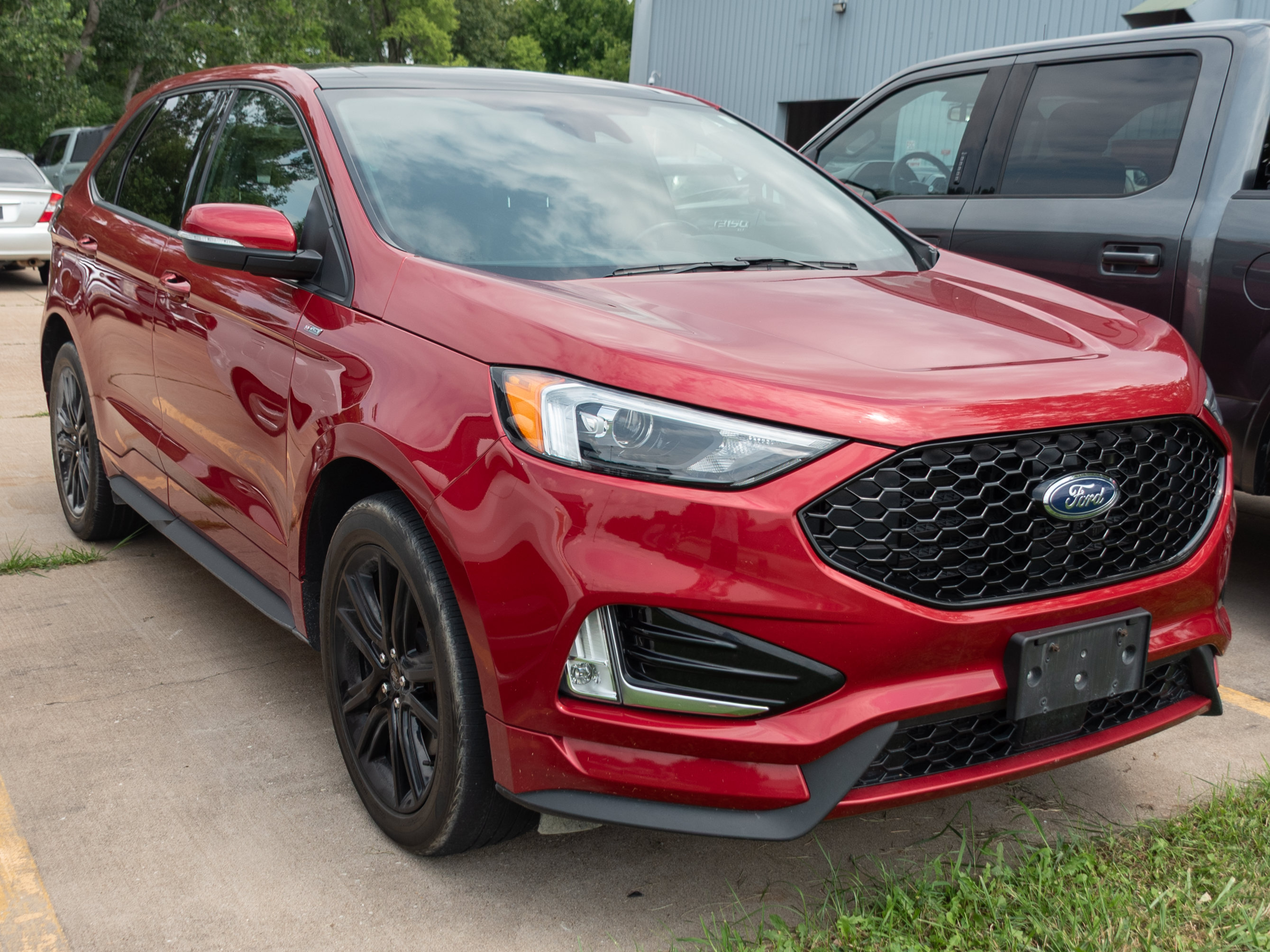 Used 2020 Ford Edge ST-Line w/ Cold Weather Package AWD/4WD image 1