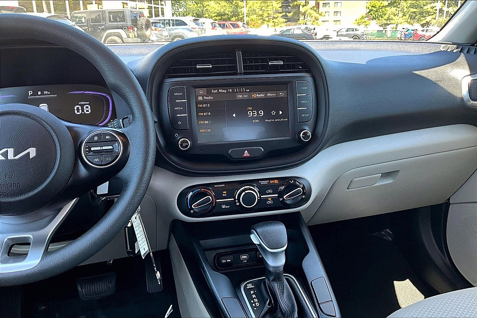 Used 2025 Kia Soul LX FWD image 6
