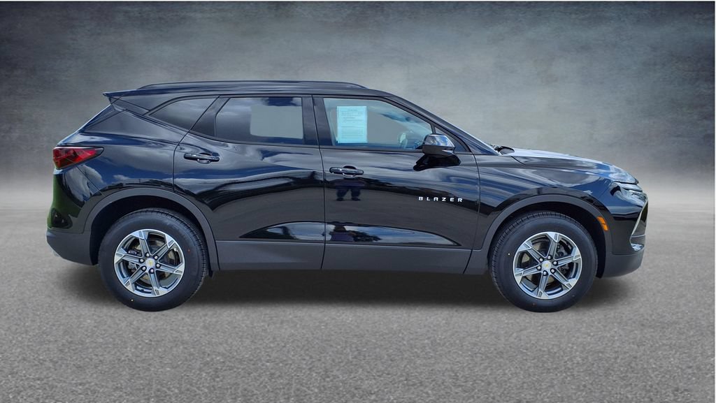 Used 2024 Chevrolet Blazer LT w/ Convenience Package FWD image 11