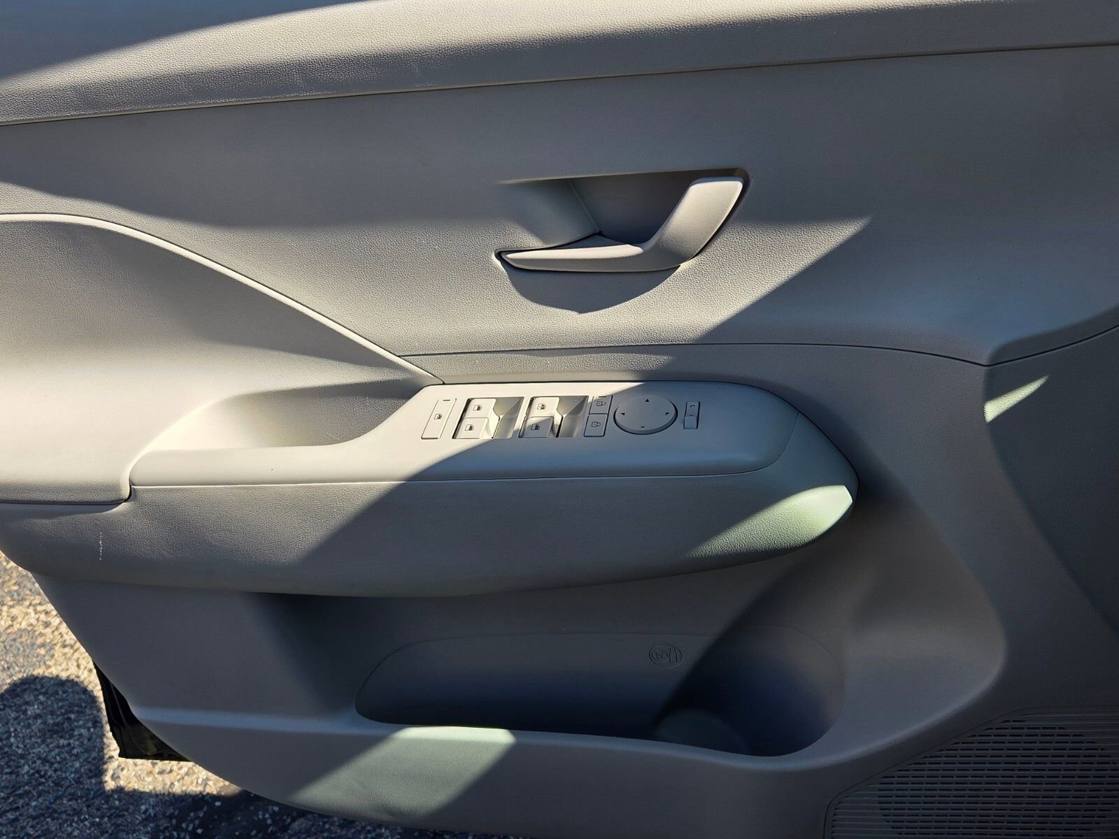 Used 2025 Hyundai Kona SE image 27