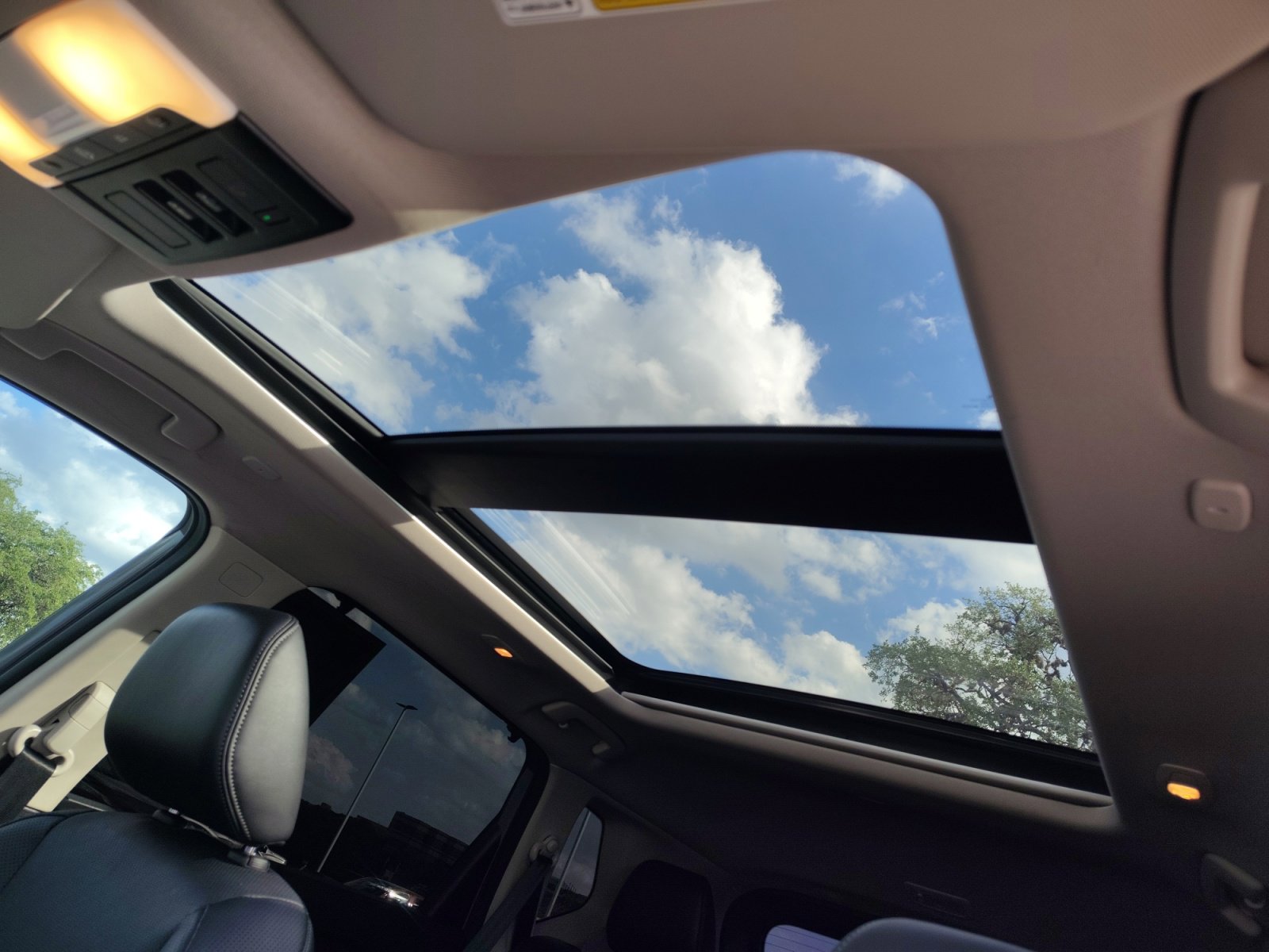 Used 2024 Nissan Rogue Platinum w/ Platinum Premium Package image 3