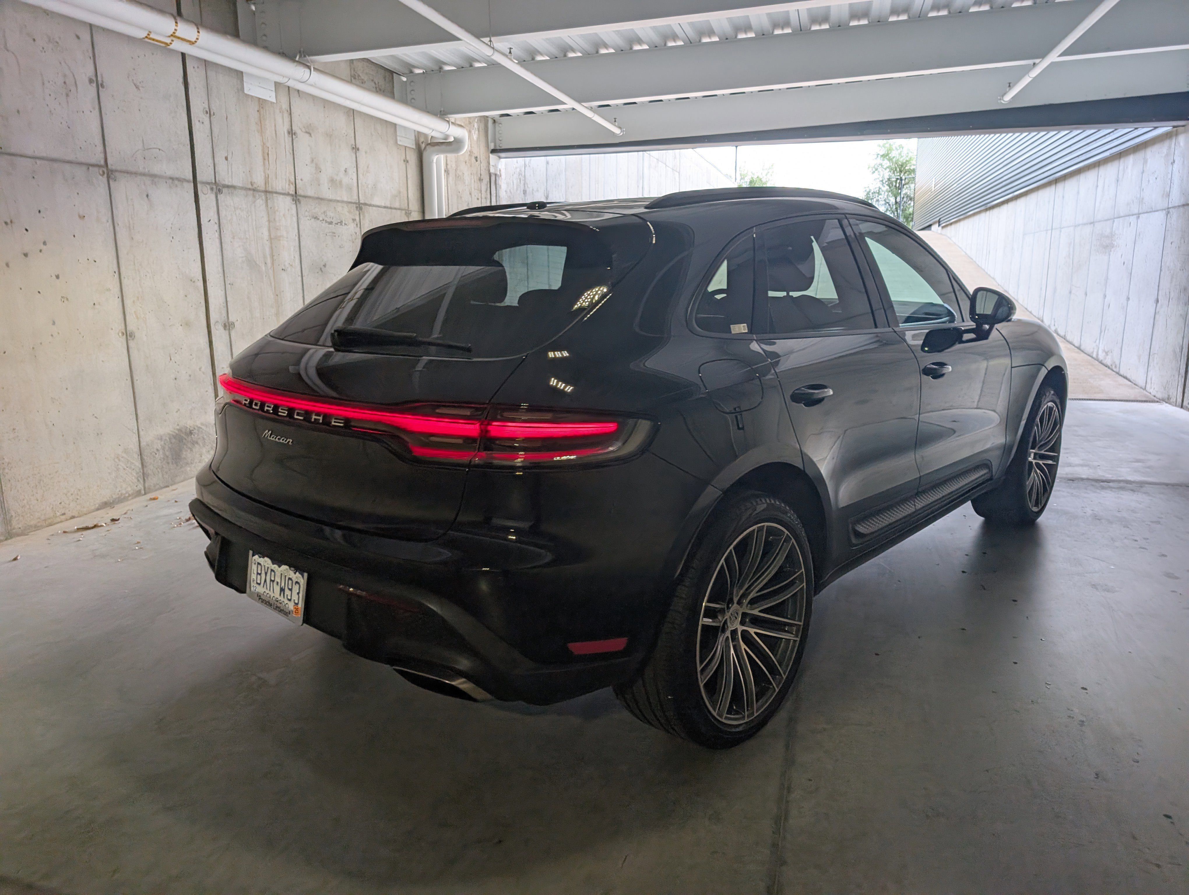 Used 2025 Porsche Macan image 9
