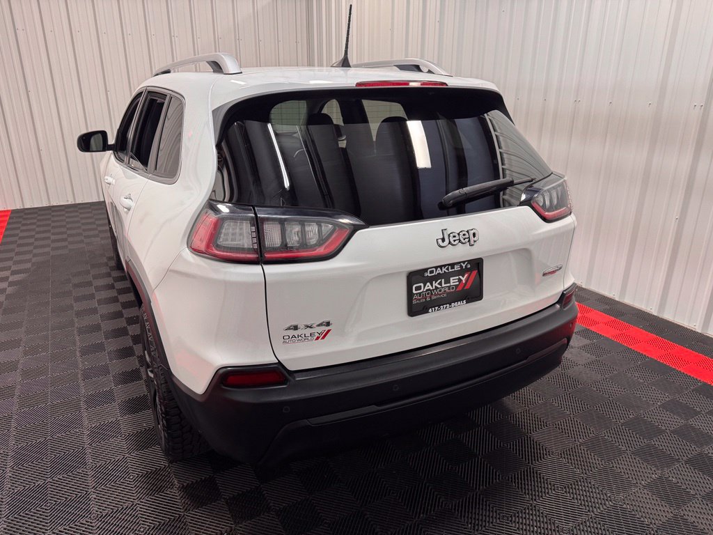 Used 2021 Jeep Cherokee Latitude Plus AWD/4WD image 11