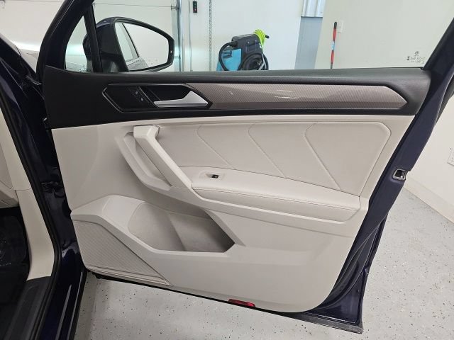 Used 2023 Volkswagen Tiguan SE w/ Panoramic Sunroof Package AWD/4WD image 34