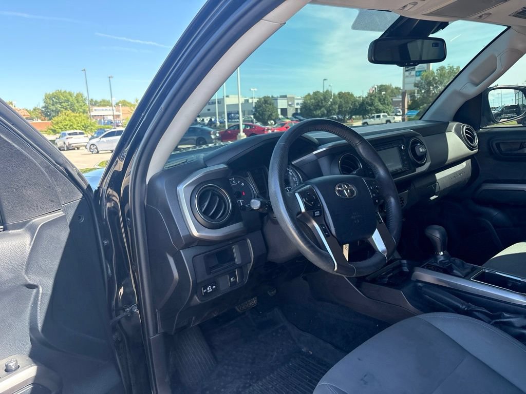 Used 2018 Toyota Tacoma SR5 AWD/4WD image 10