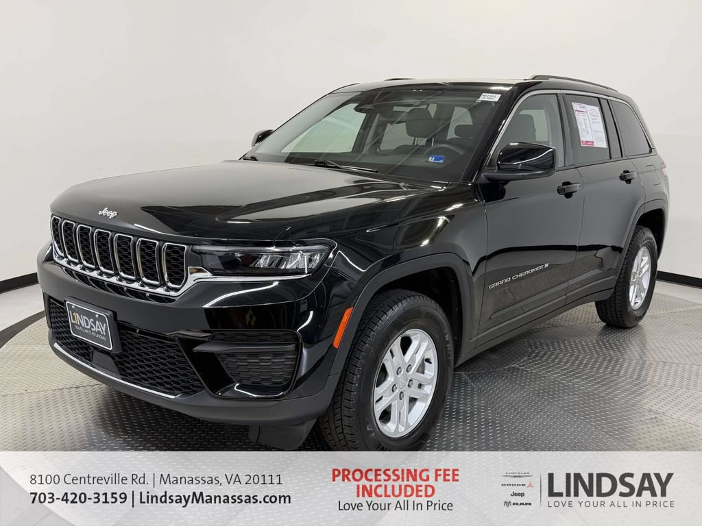Used 2023 Jeep Grand Cherokee Laredo w/ Luxury Tech Group I AWD/4WD image 4