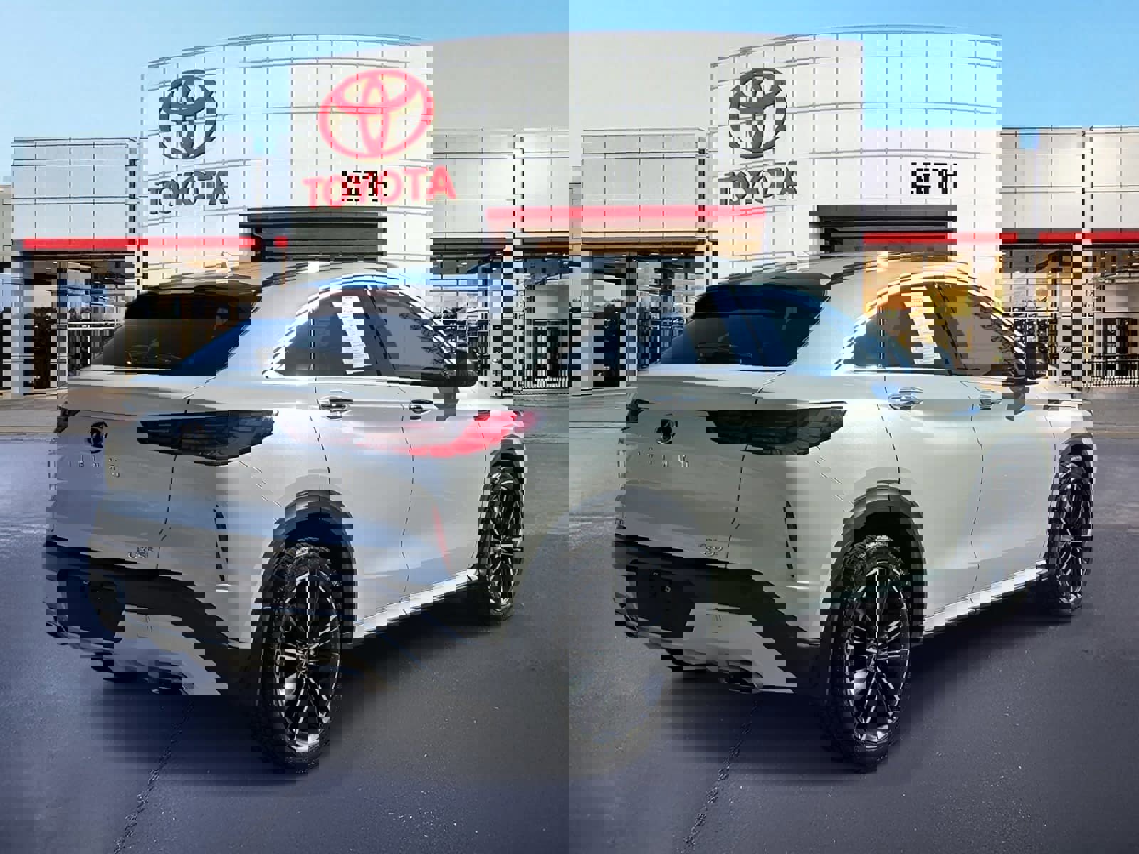 Used 2022 INFINITI QX55 Essential w/ Proassist Package image 5