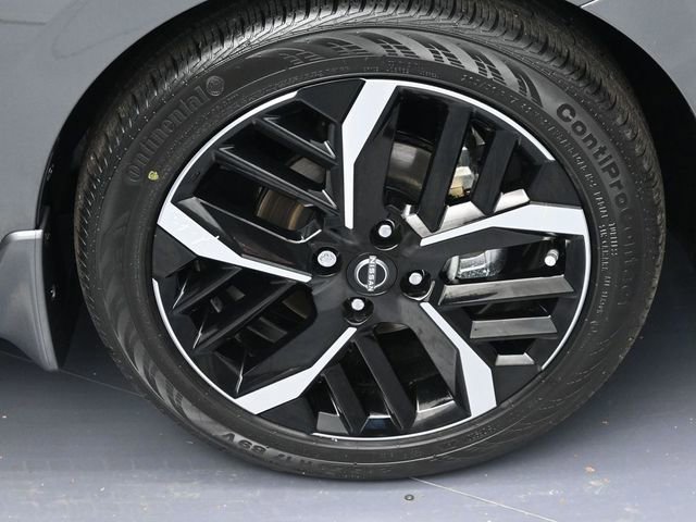 New 2025 Nissan Versa SR w/ Trunk Package FWD image 6