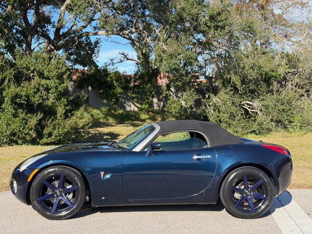 Used 2007 Pontiac Solstice Convertible w/ Premium Package video 2