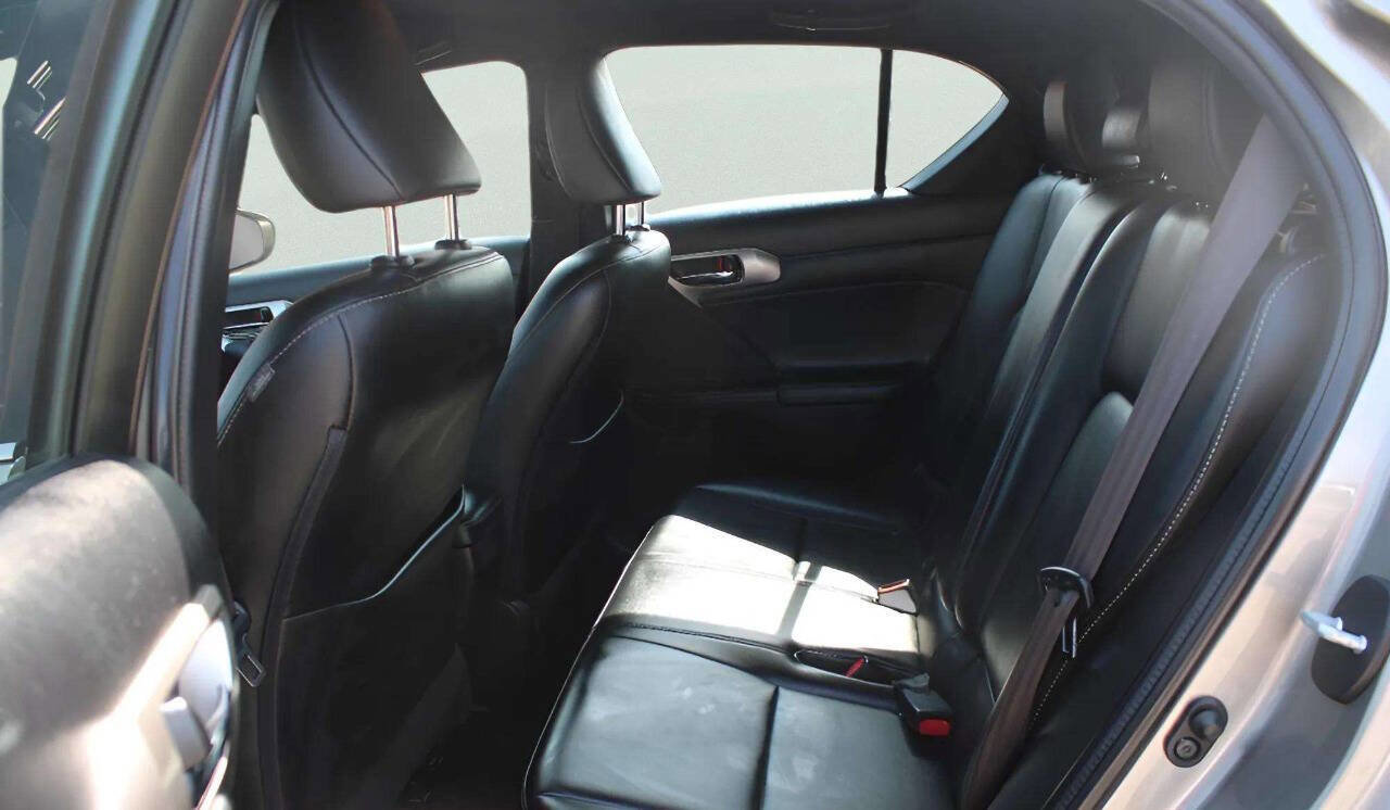 Used 2017 Lexus CT 200h image 13