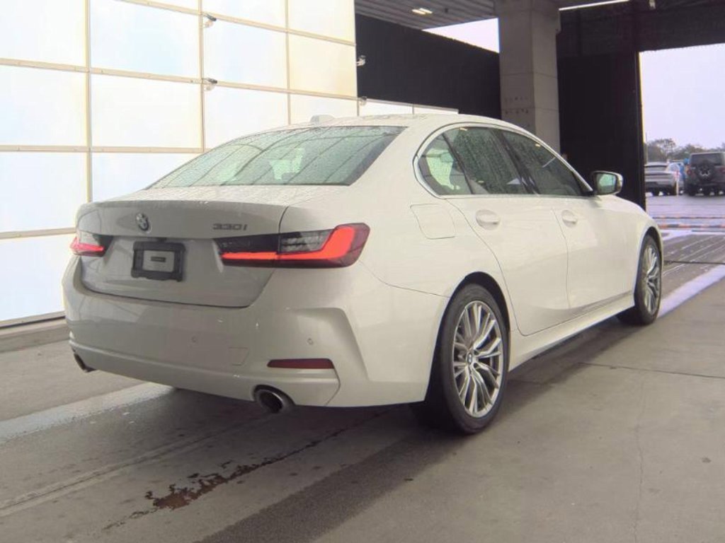 Used 2024 BMW 330i Sedan image 2