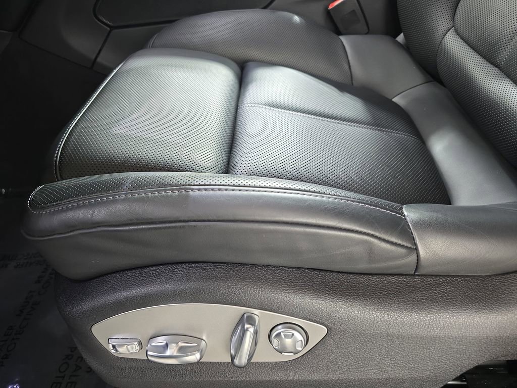 Certified 2026 Porsche Macan AWD/4WD image 23