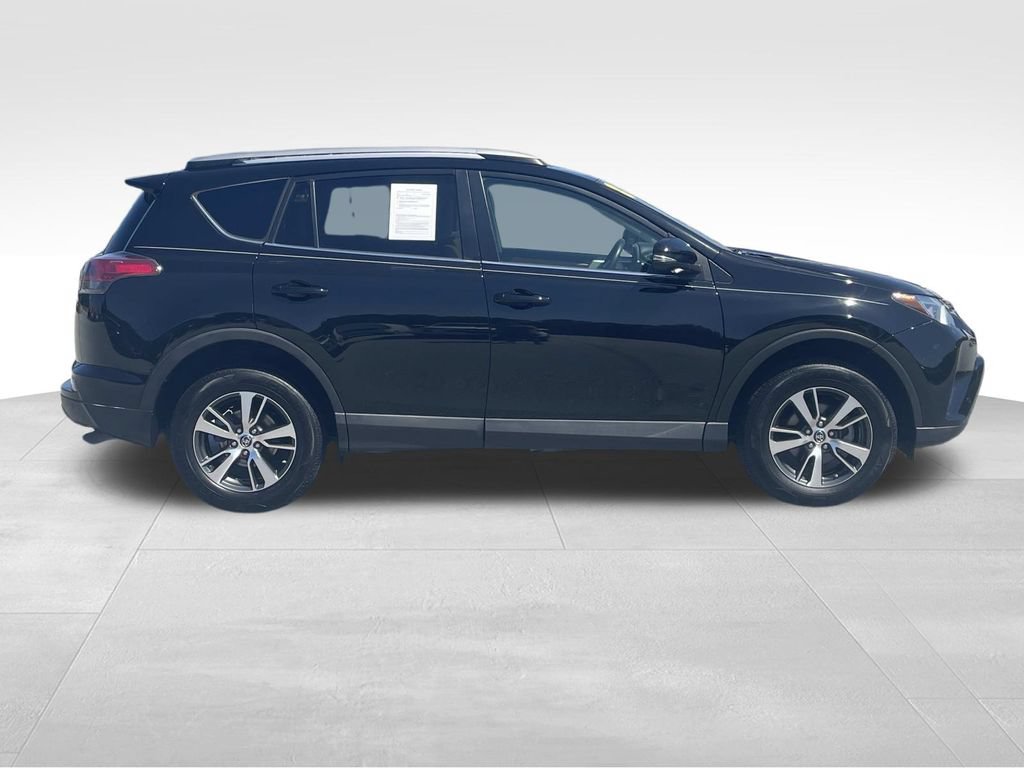 Used 2018 Toyota RAV4 XLE FWD image 2