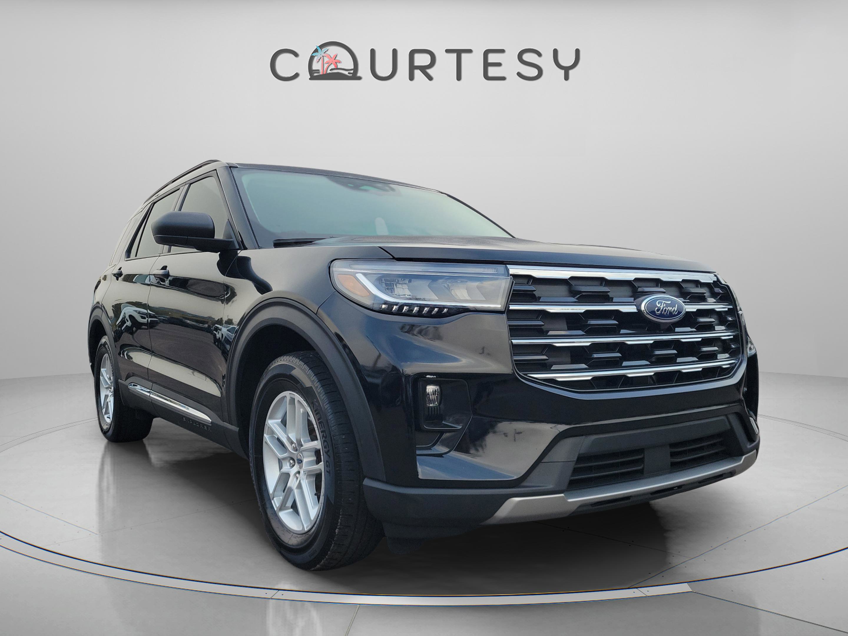 Used 2025 Ford Explorer Active w/ Active Comfort Package image 5