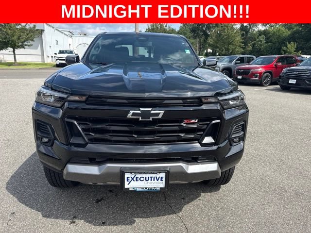 Used 2025 Chevrolet Colorado Z71 w/ Midnight Edition AWD/4WD image 3