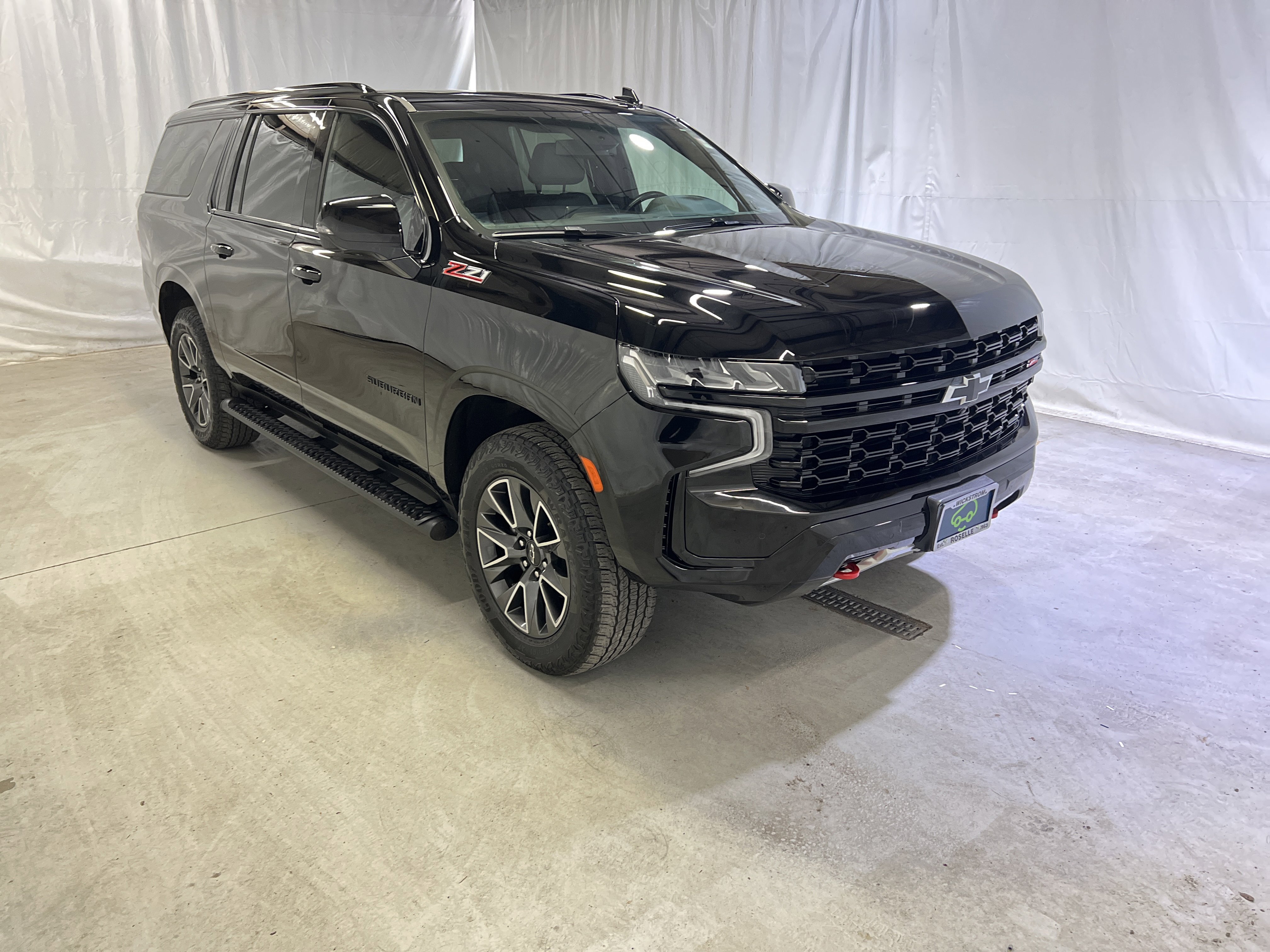 Certified 2023 Chevrolet Suburban Z71 w/ Luxury Package AWD/4WD image 2