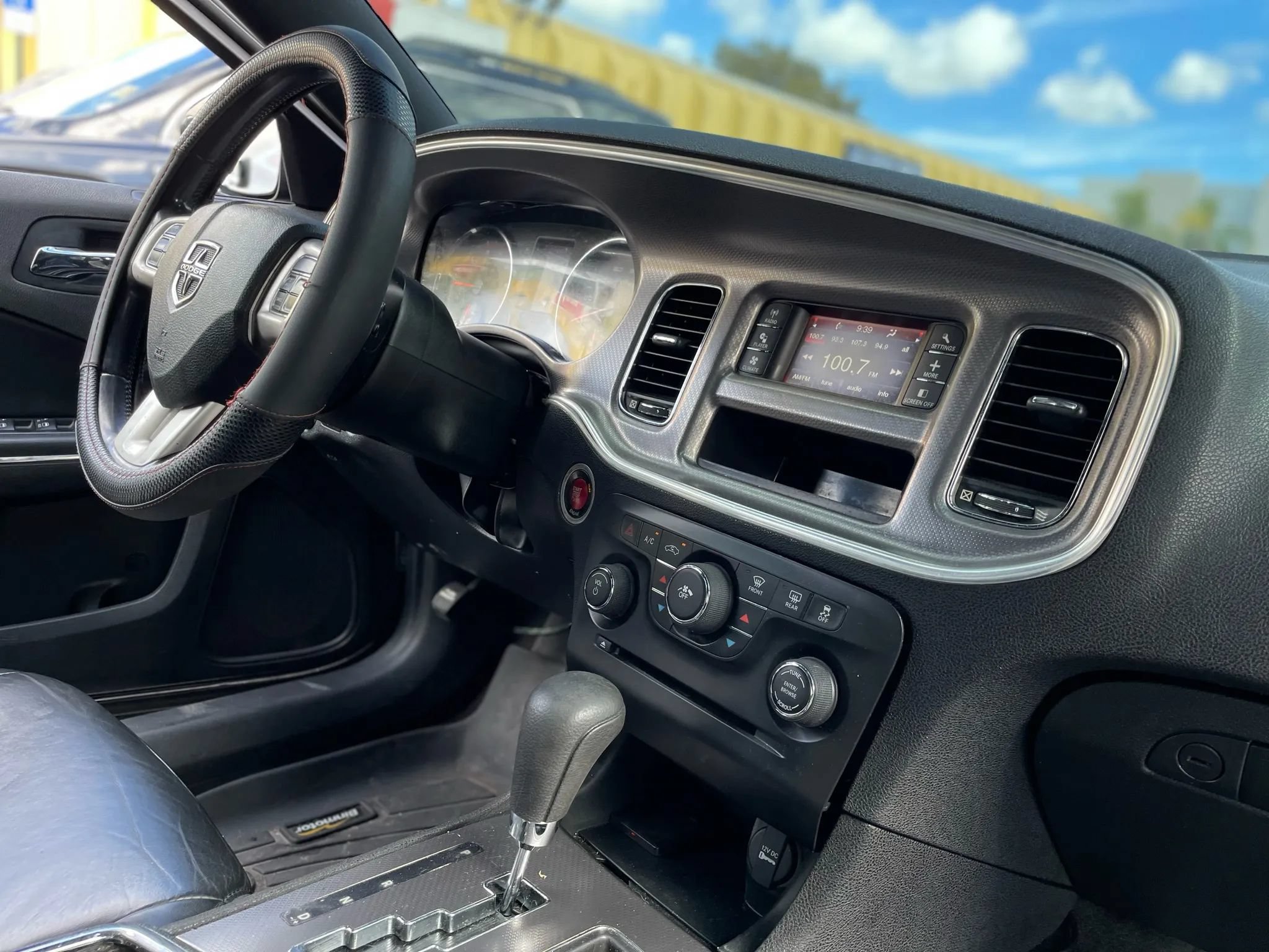 Used 2013 Dodge Charger SE RWD image 22