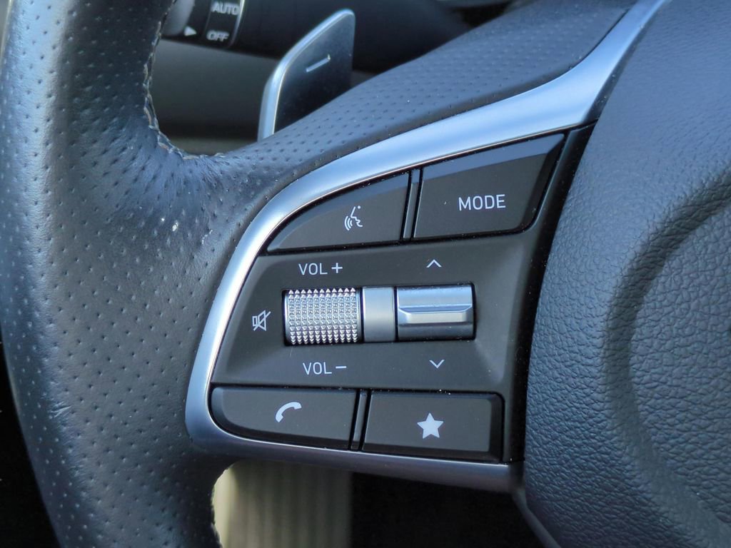 Used 2023 Genesis G70 2.0T AWD/4WD image 12
