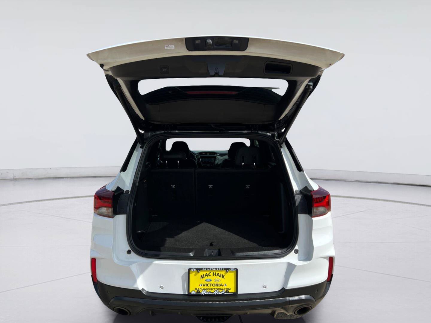 Used 2023 Chevrolet TrailBlazer RS w/ Sun and Liftgate Package FWD image 18