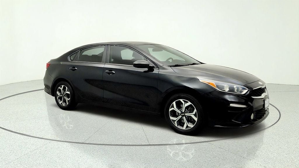 Used 2019 Kia Forte LXS FWD image 3