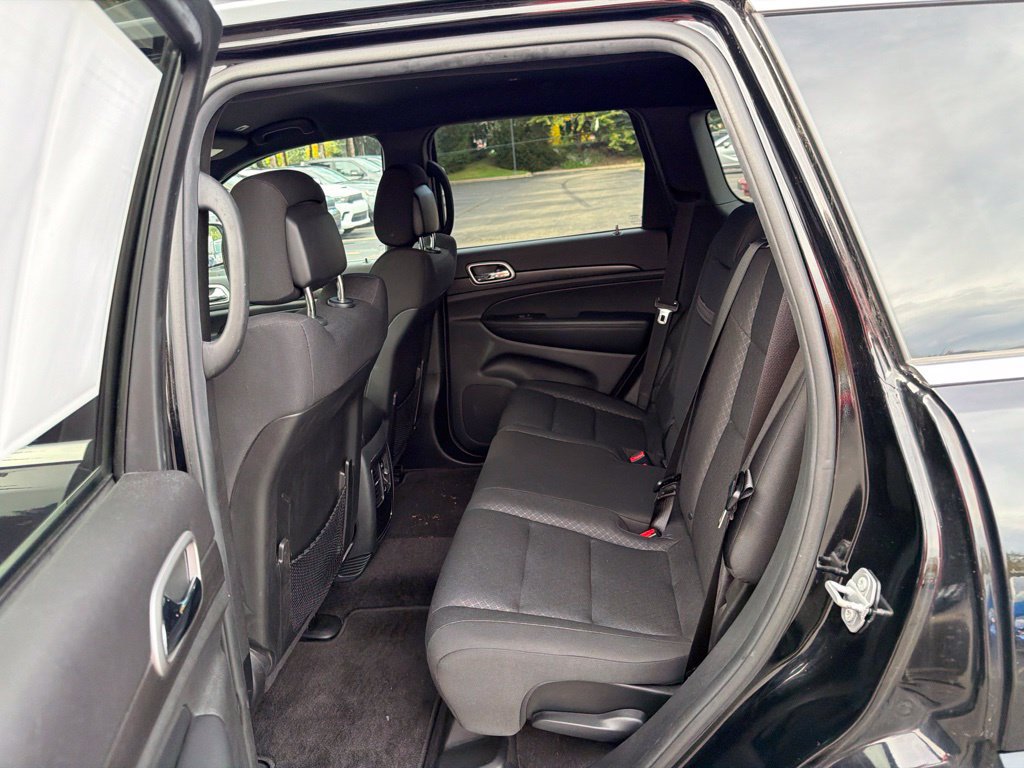 Used 2018 Jeep Grand Cherokee Laredo AWD/4WD image 11