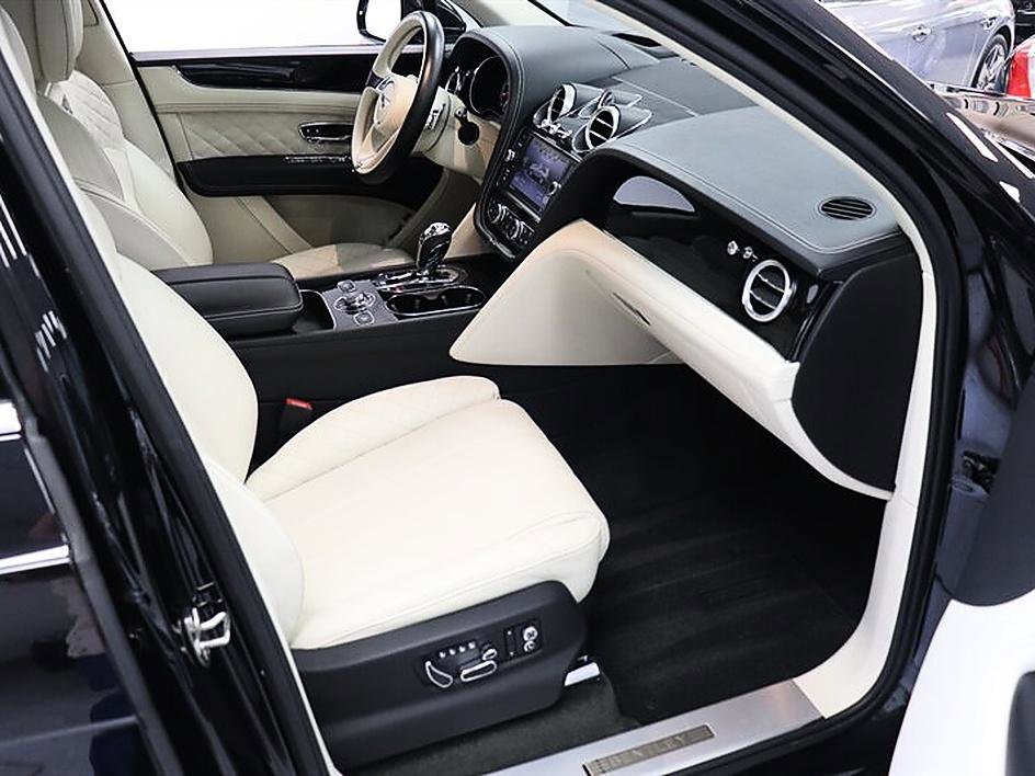 Used 2019 Bentley Bentayga AWD/4WD image 11