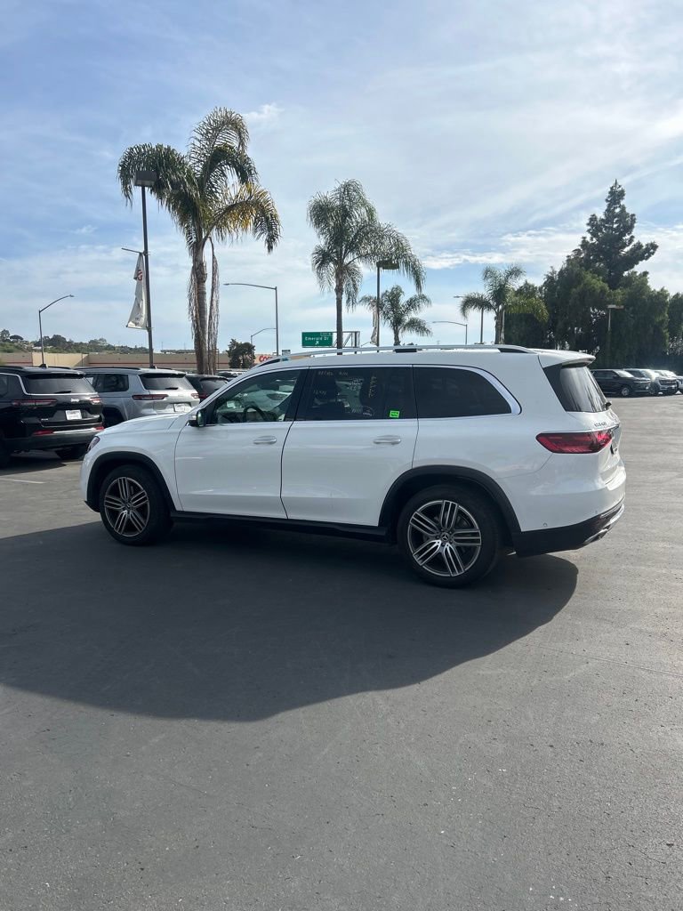 Used 2025 Mercedes-Benz GLS 450 4MATIC image 9