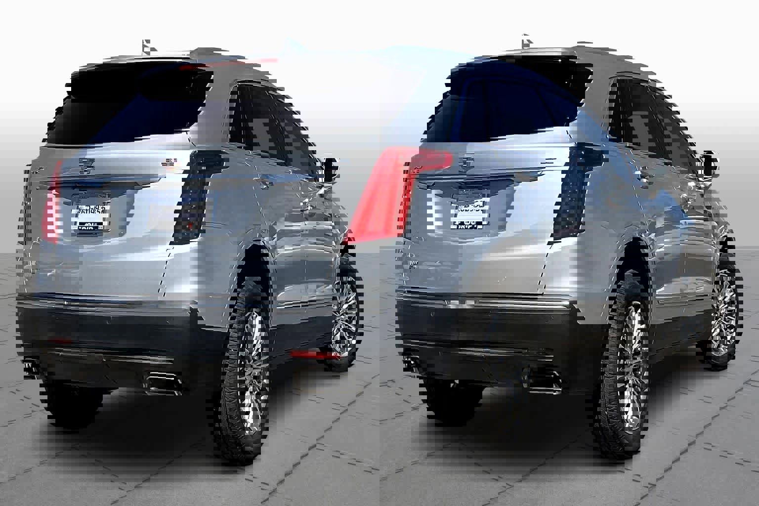 Used 2017 Cadillac XT5 Luxury w/ Driver Awareness Package image 13