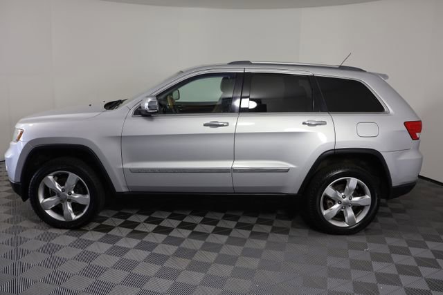 Used 2013 Jeep Grand Cherokee Overland w/ Advance Technology Group AWD/4WD image 5