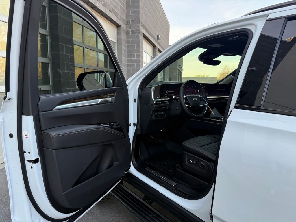 Used 2026 Cadillac Escalade Platinum Sport w/ LPO, ONYX Package image 37