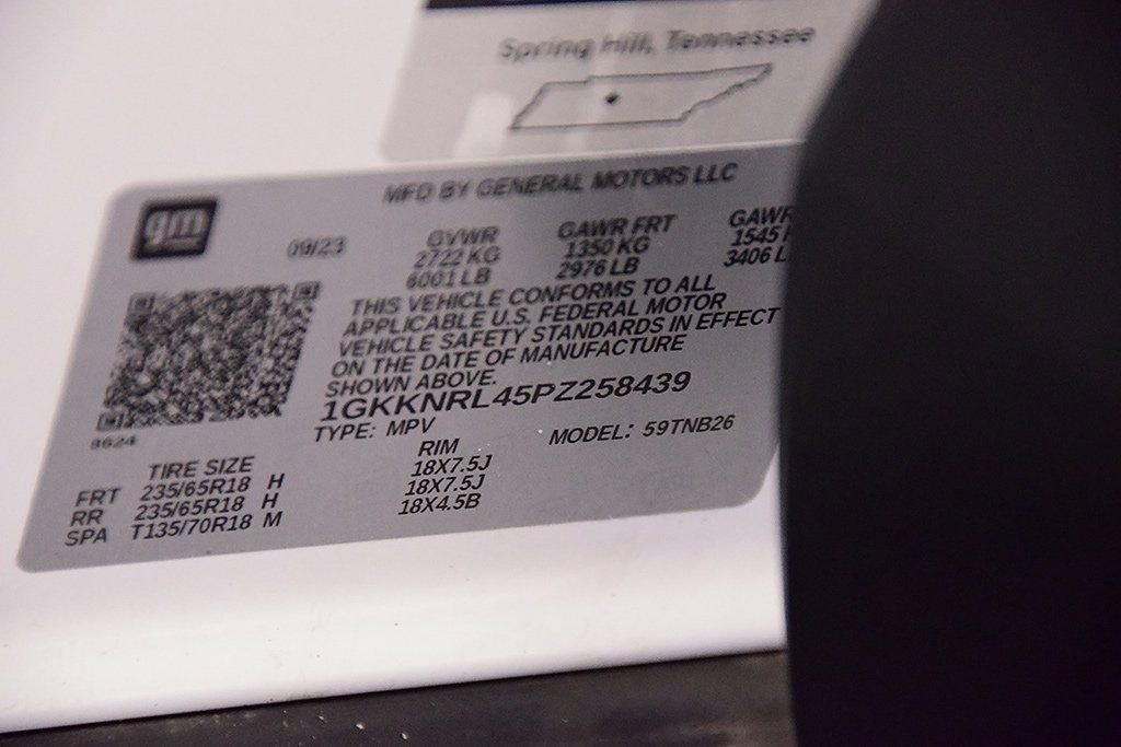 Used 2023 GMC Acadia SLE w/ Driver Convenience Package image 16