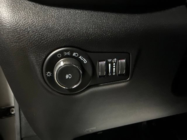 Used 2022 Jeep Compass Limited AWD/4WD image 7