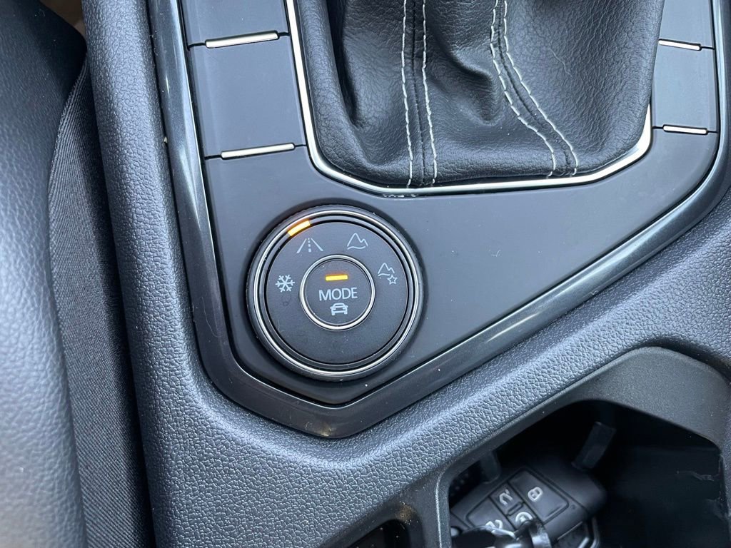 Used 2024 Volkswagen Tiguan SE image 15