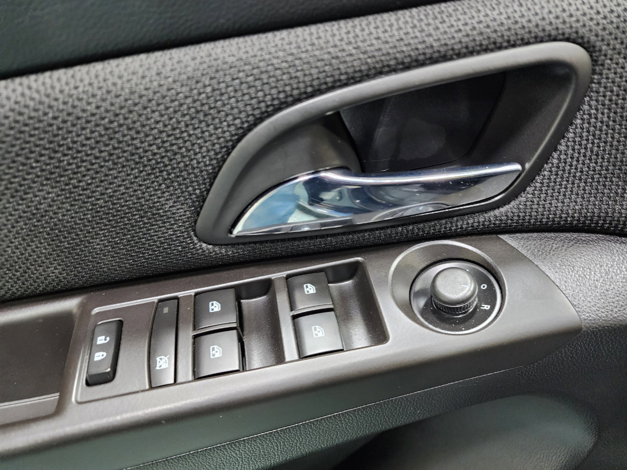 Used 2016 Chevrolet Cruze LT image 18