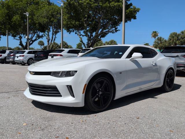 Used 2018 Chevrolet Camaro LT RWD image 3