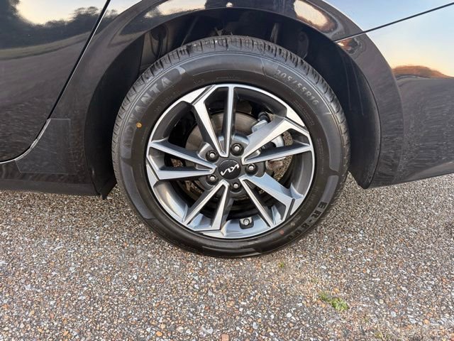 Used 2024 Kia Forte LXS image 9