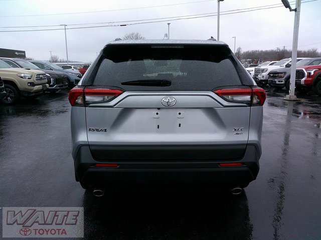 Used 2025 Toyota RAV4 XLE image 3
