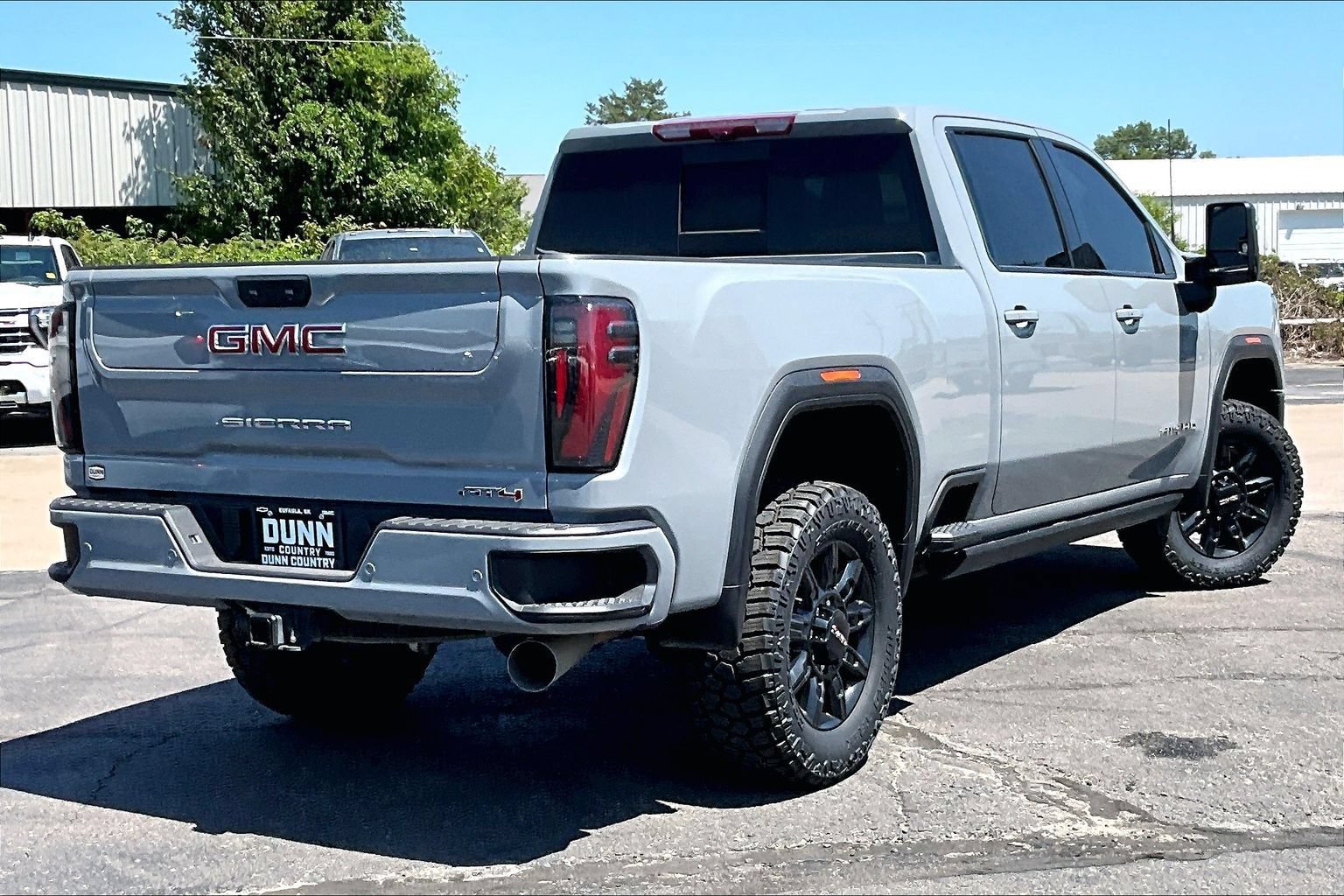 Used 2025 GMC Sierra 2500 AT4 w/ AT4 Premium Plus Package AWD/4WD image 2