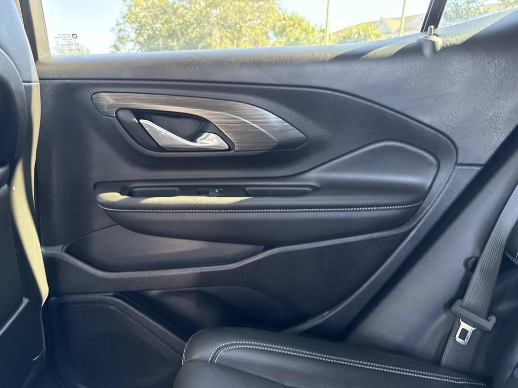 Used 2024 GMC Terrain SLT image 17