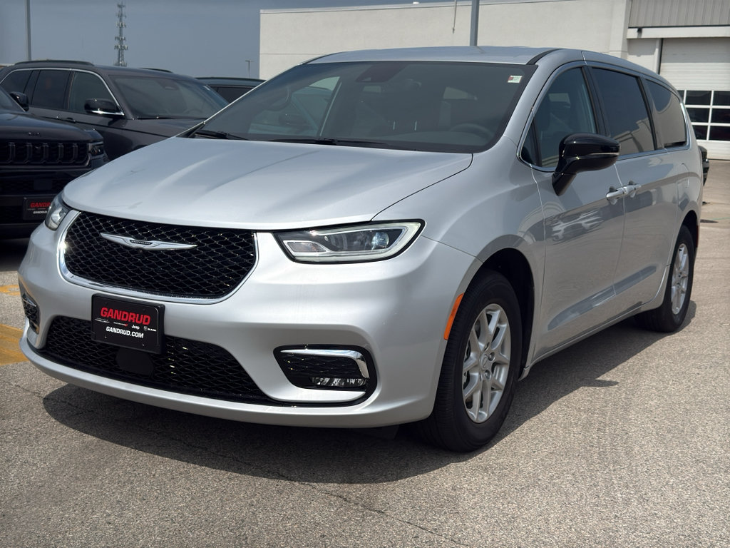 New 2026 Chrysler Pacifica Select FWD image 2