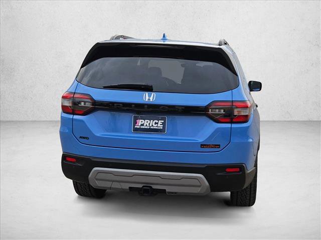 Used 2025 Honda Pilot TrailSport image 6